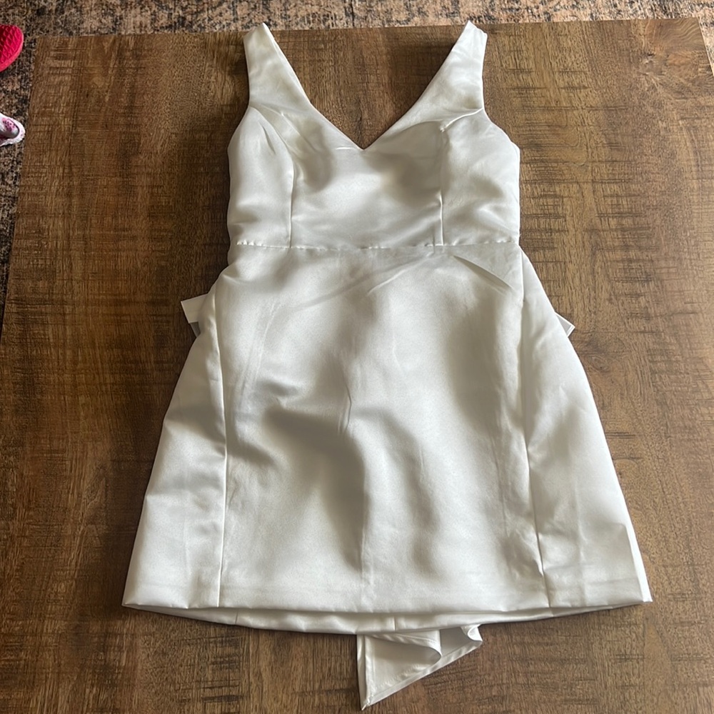 White bow dress